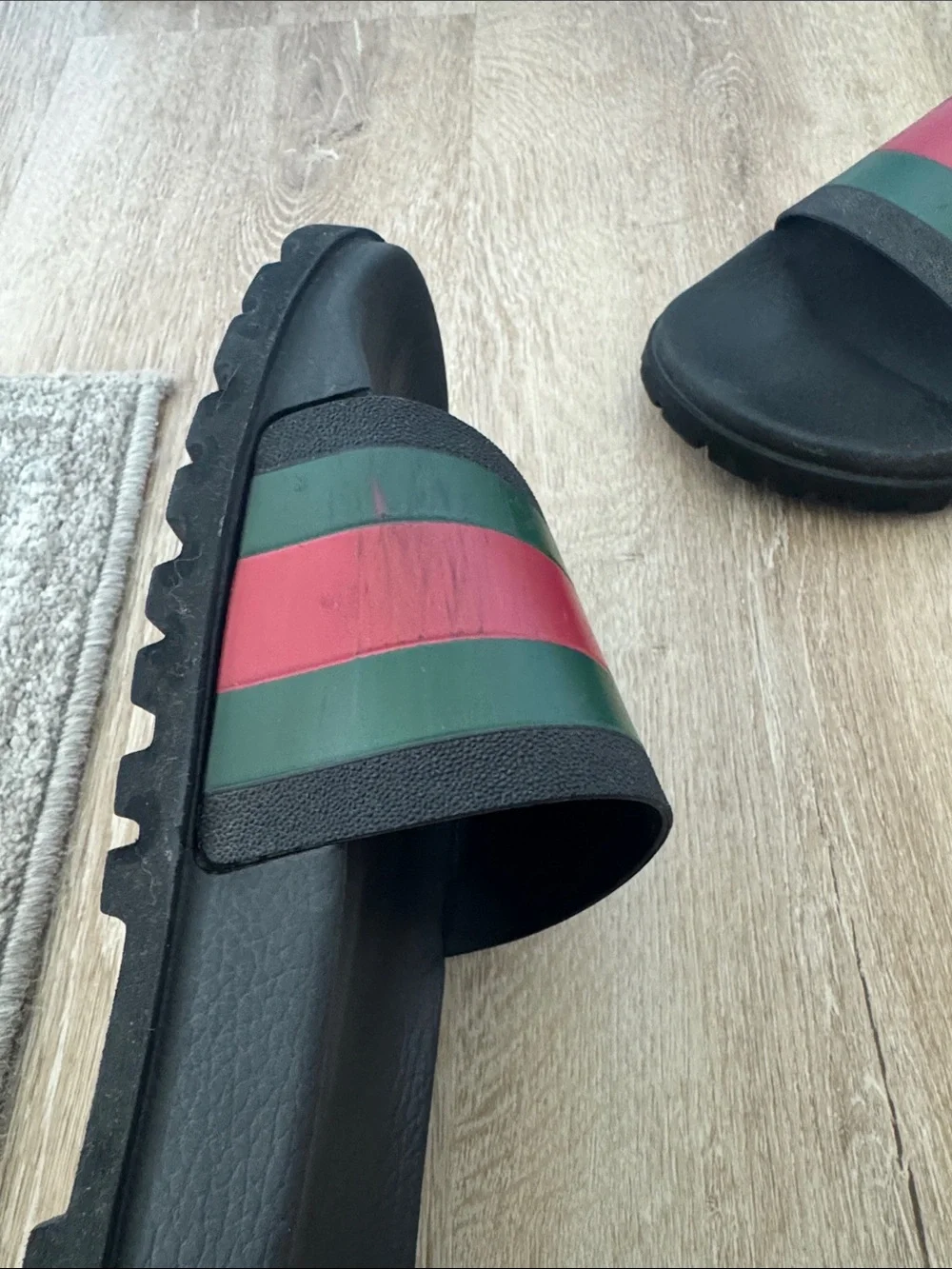 Gucci Men’s Black Slides with Green and Red Web Stripe